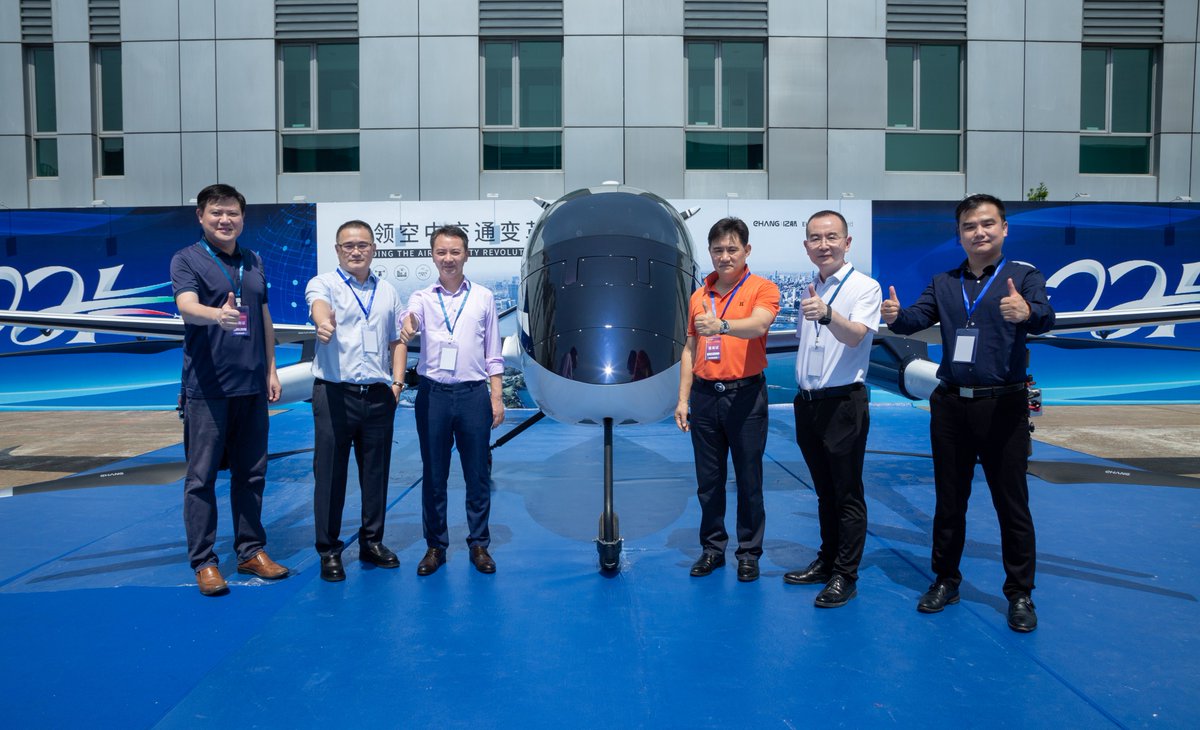 ehang's tweet image. Before the upcoming 13th China International Aviation and Aerospace Exhibition, #EHang's long-range dual-seat passenger-grade #AAV VT-30 made its global debut at the unveiling ceremony and exhibition at the Jiuzhou Airport in Zhuhai, Guangdong Province.
ehang.com/news/815.html
