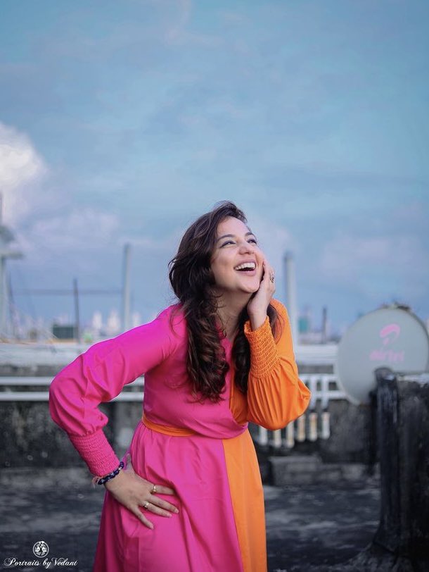 saba_saudagar's tweet photo. Be your own reason to smile!
#candid #photography #smile #sabasaudagar #picture #ootd #whatstrending #makemetrend #hashtag #suggest #actress #sigh #blue #sky #pink #orange #atrangi https://t.co/KNxqK7DM2d