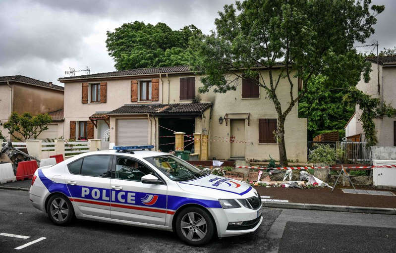 FranceNews24's tweet photo. 🔴 INFO - #Justice : Un nouveau rapport de l’Inspection Générale de la Police Nationale (IGPN) confirme qu’il y a bien eu une succession de fautes et des erreurs dans la chaîne policière et judiciaire cinq mois après le féminicide de Chahinez #Boutaa à Mérignac près de Bordeaux. https://t.co/8X4yZF7Igf