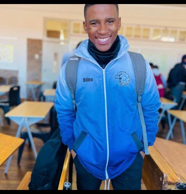 Nanga_mabona's tweet photo. a 17 year old boy was viciously stabbed and the ambulance took 2 HOURS to arrive to the scene meanwhile we’re 5 km away. NO BAIL FOR THE PERPETRATORS they already have 2 MURDER CASES!! #JusticeforBusanda

https://t.co/bJ8e9y8LJO https://t.co/FAjzZ8GZMO