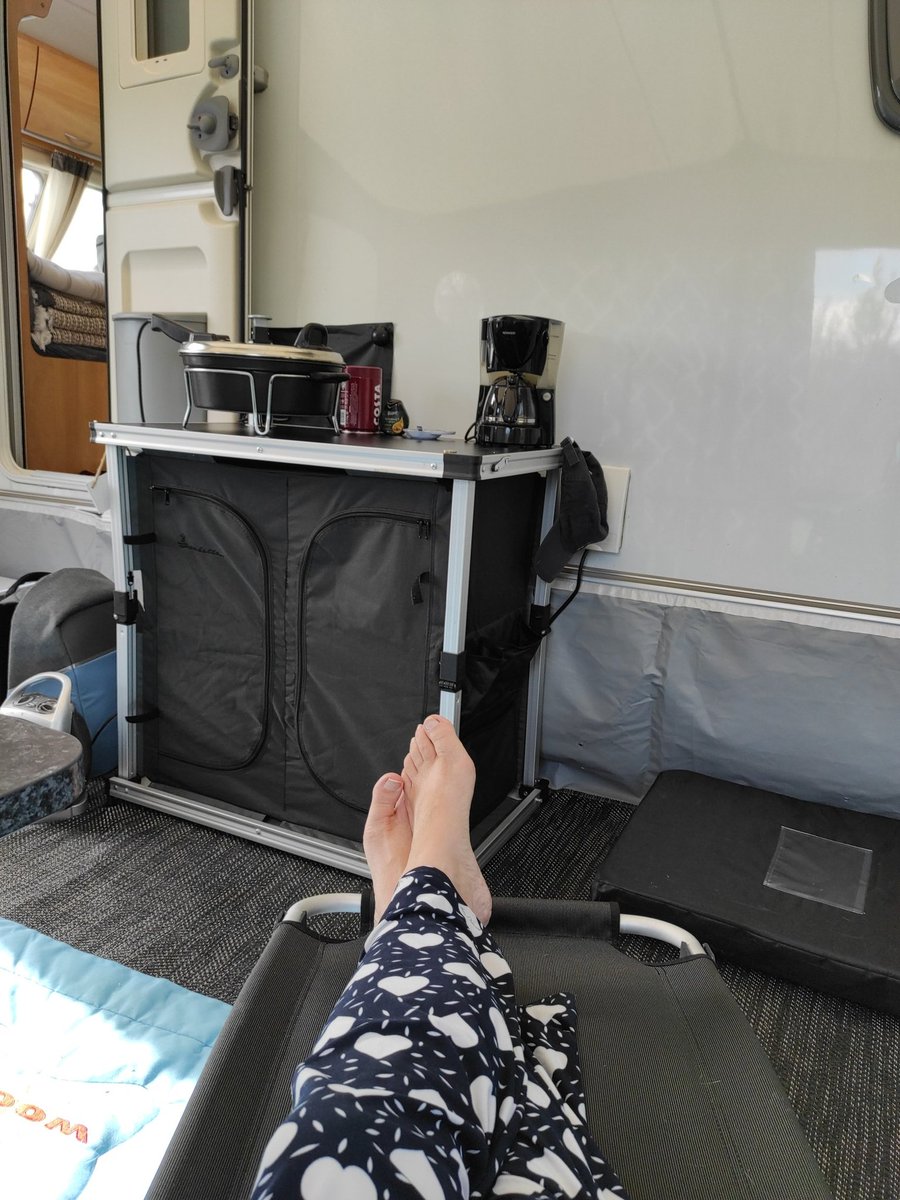 Happy Monday! I'm not even sorry for still being in my pj's 😁 isn't that what we're here for? A bit of R&amp;R, A x