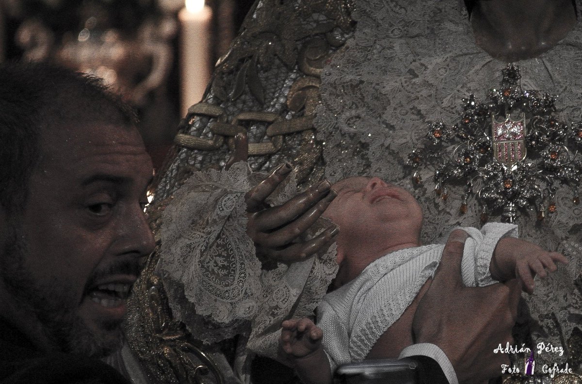 Adrian21529700's tweet photo. @Hdad_Merced 
@GJ_Merced
@bandacoronacion 

Título: Mi niño te ofrezco

Veneración 2021.

Imaginero: Francisco Buiza Fernández 

Vestidor: @8siglosdehistoria 

Familiares niño: @antonio_fefo

#instantaneacofrade https://t.co/gTHg56SbGM