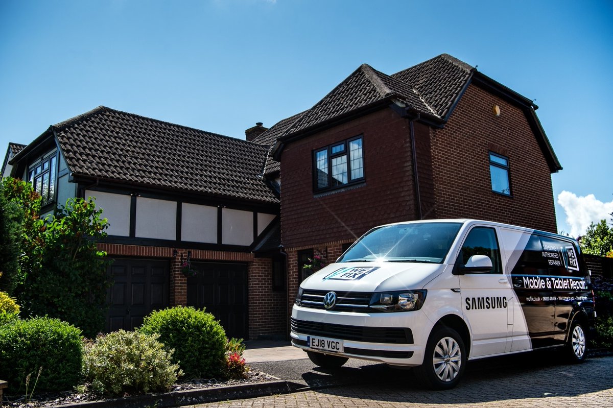 LikewizeRepair's tweet photo. "Absolutely fantastic service. Arrived within allotted time, helpful, polite attitude. Repair was complete in 45mins. Phone back up &amp; running perfectly!” 

Another 5-star #TrustPilot review in the bag ⭐️ #WhenPhonesFail #WeFix https://t.co/1oDCoEiBME