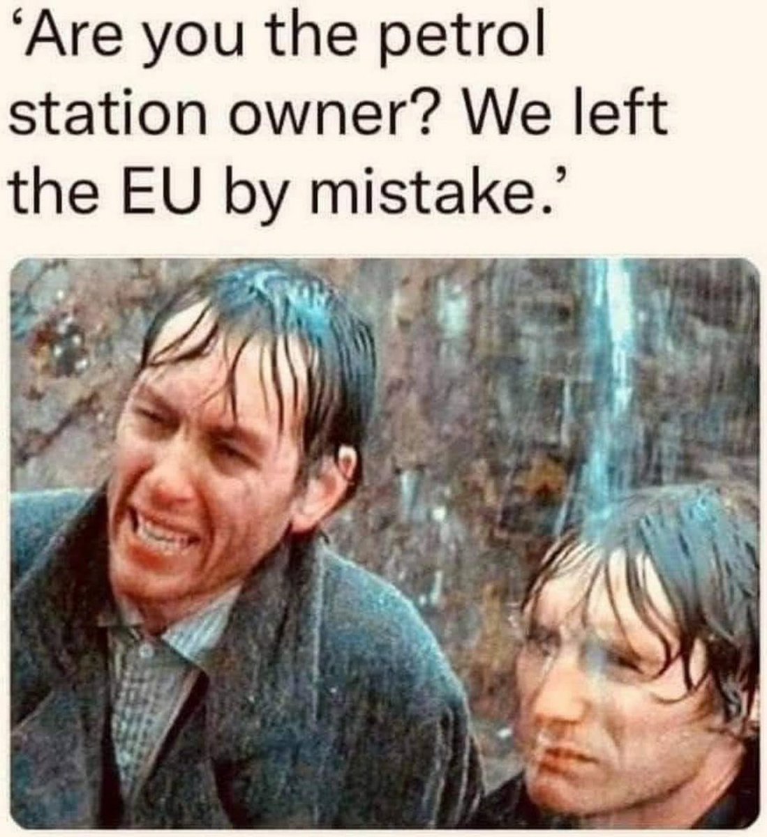 Bob_Martin_I's tweet photo. #petrolpanic #BrexitChaos #BrexitReality #BrexitFuelShortages #BrexitBritain #fuelshortages #withnails https://t.co/LazTKqyx8L