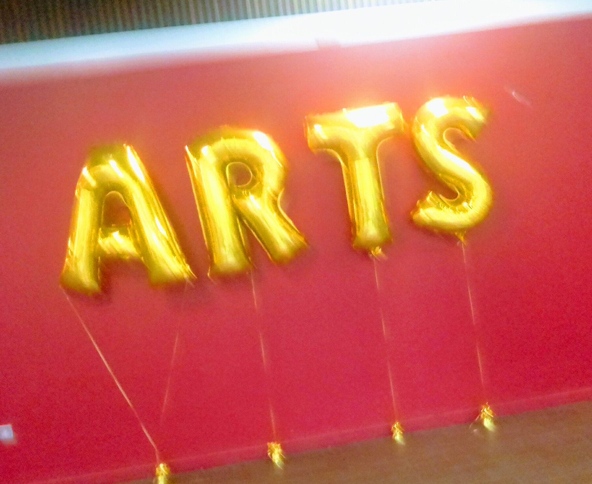 UCDIrishStudies's tweet photo. Céad míle fáilte to all the first year #BAArts and @HumanitiesUCD students whose @ucddublin journey begins today. Go n-éirí libh a chairde. https://t.co/TnX2ZhP2xT
