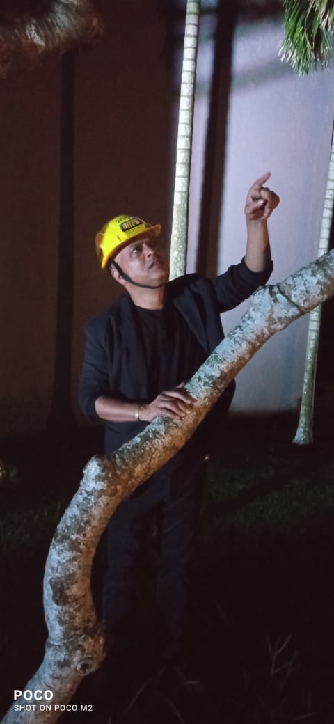 apnarajeevnigam's tweet image. कल रात अचानक पहुंचा था ठीक 8.45 पे... लेकिन फोटो आज आ पायी है.. देरी के लिए माफ़ी