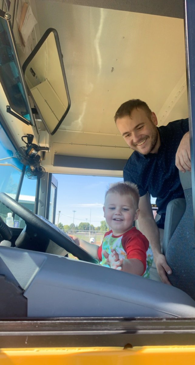kaitemate's tweet photo. we love trucks 🥰 https://t.co/szdbVZ936J