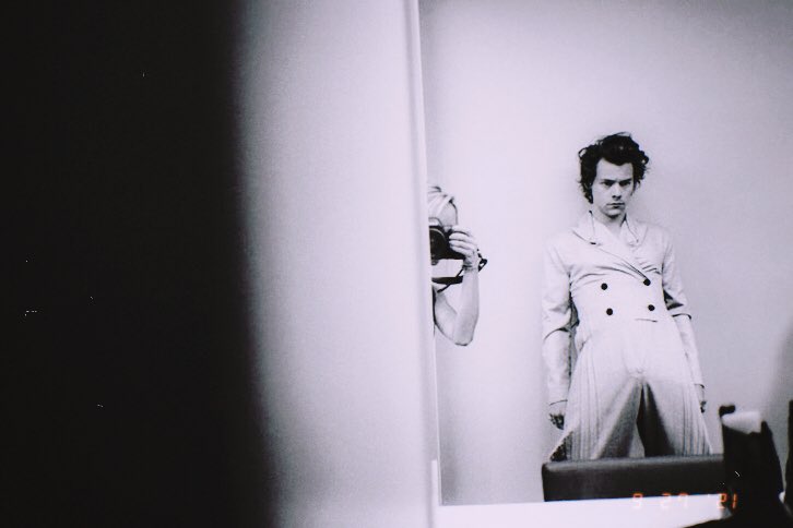 bfhstyles's tweet photo. pictures of harry that give me immense amounts of serotonin https://t.co/QWTmbRkkDi