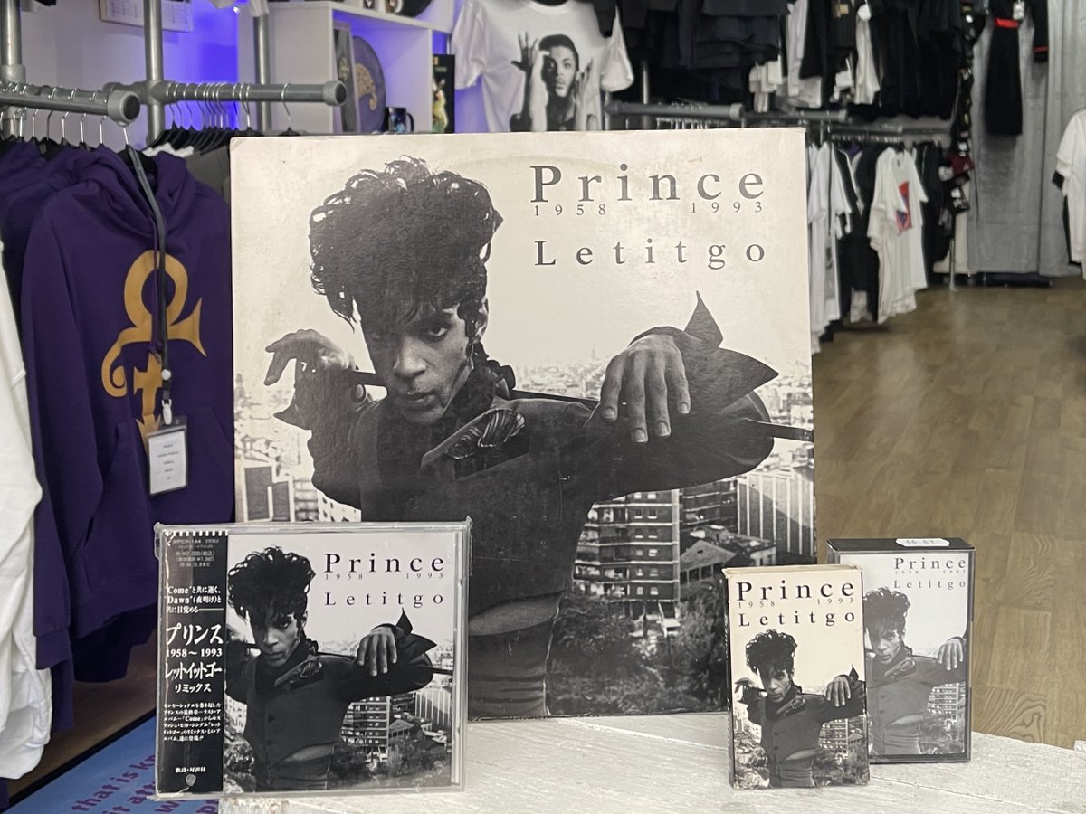 GlamSlamEscape's tweet photo. September 27th 1994 β an extended single with remixes of Letitgo is released.
Find it on various formats here π
https://t.co/lJignnDNcs*
#Prince #OnThisDay #Prince4Ever #PrinceLetitgo #PrinceVinyl #PrinceCD #PrinceCassetteTape https://t.co/w8cvSE1SzZ