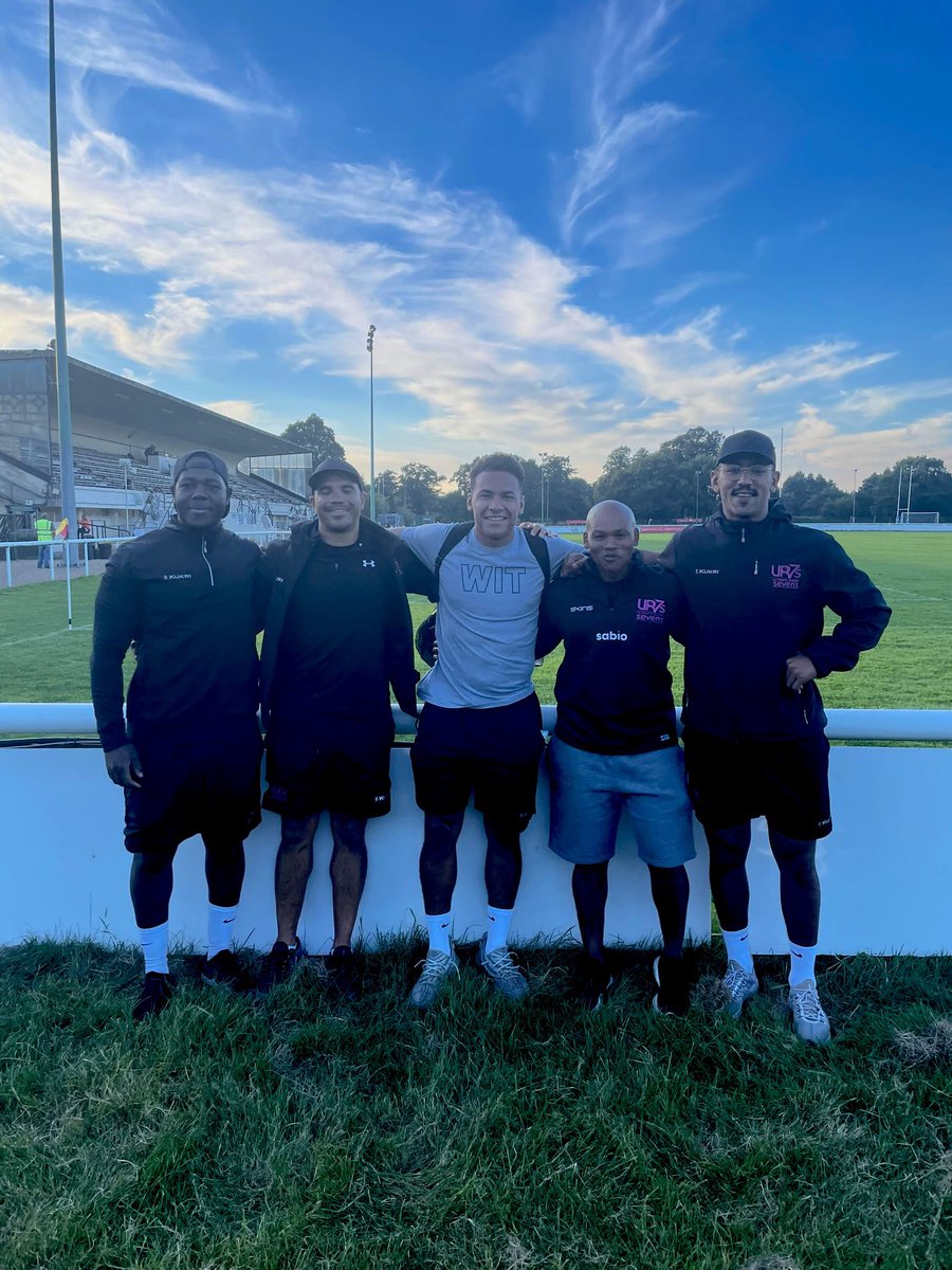 Where are the Black &amp; Asian coaches? 

There is a lack of coaches from ethnically diverse communities at all levels of rugby.

@W_Abrahams &amp; I are committed to supporting &amp; developing the next generation of coaches. 

Yesterday we had a great day with these young coaches <a href="/UR7s/">UR7s</a>