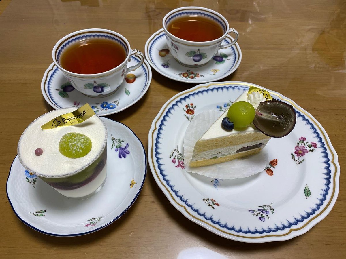 hama_ws's tweet photo. ベルノートのマスカットケーキ、ピスタチオ生チョコをマリアージュフレールのロシアンブレクファストでいただく。
#浅草 #bellenote #marriagefreres #russianbreakfast #生チョコ #ショコラ https://t.co/sIx3kQsbKS