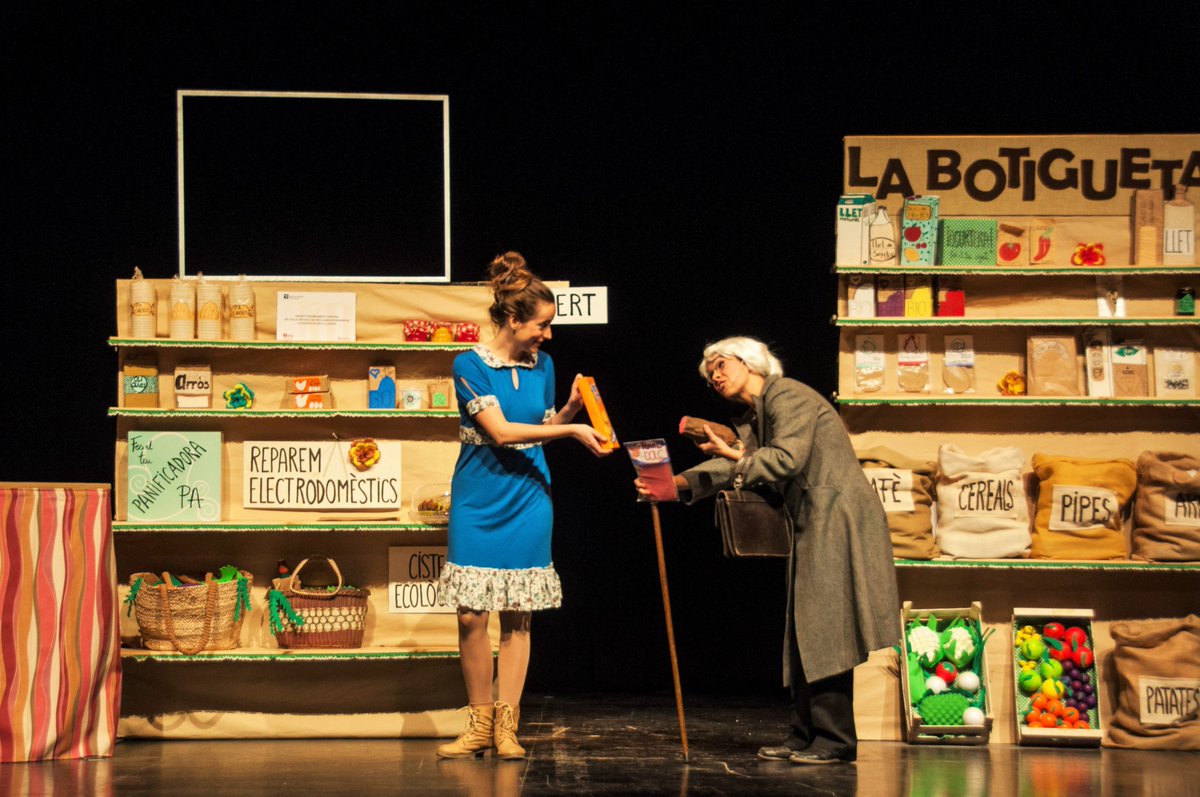 CulturaSitges's tweet photo. ✍️🏽 'Es posen a la venda els espectacles de La Pregonera per als mesos d’octubre i novembre'.
🎭#LaPregonera programa aquesta tardor les obres de teatre ‘53 diumenges’, ‘La Botigueta’, ‘Les dones sàvies’ i ‘Les cançons perdudes’.

🎟️Adquireix les entrades a https://t.co/1GzaJ7BPBb https://t.co/NKI9Ttb1zf