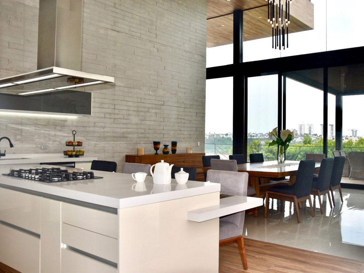 QueretaroSIR's tweet photo. Casa San Marcos -  Villas del Mesón, Juriquilla
EN VENTA

T.  1,056 m2 | C. 830  m2

• Master suite con gimnasio, sala tv y oficina 
• Dos junior suites con terrazas independientes
• Terraza con jacuzzi
• Salón de juegos
• Estacionamiento para 6 automóviles https://t.co/ZYA2IJBt7D