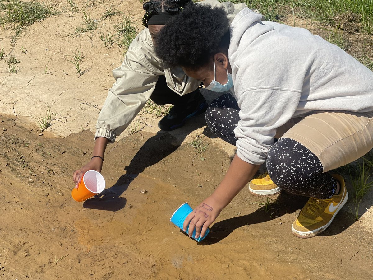 teach_onfire's tweet photo. We completed our own little water walk today to put ourselves in the shoes of someone else. #classroomwithoutwalls #beyondthetext @jcmmscougars https://t.co/ZK6PKBbSam