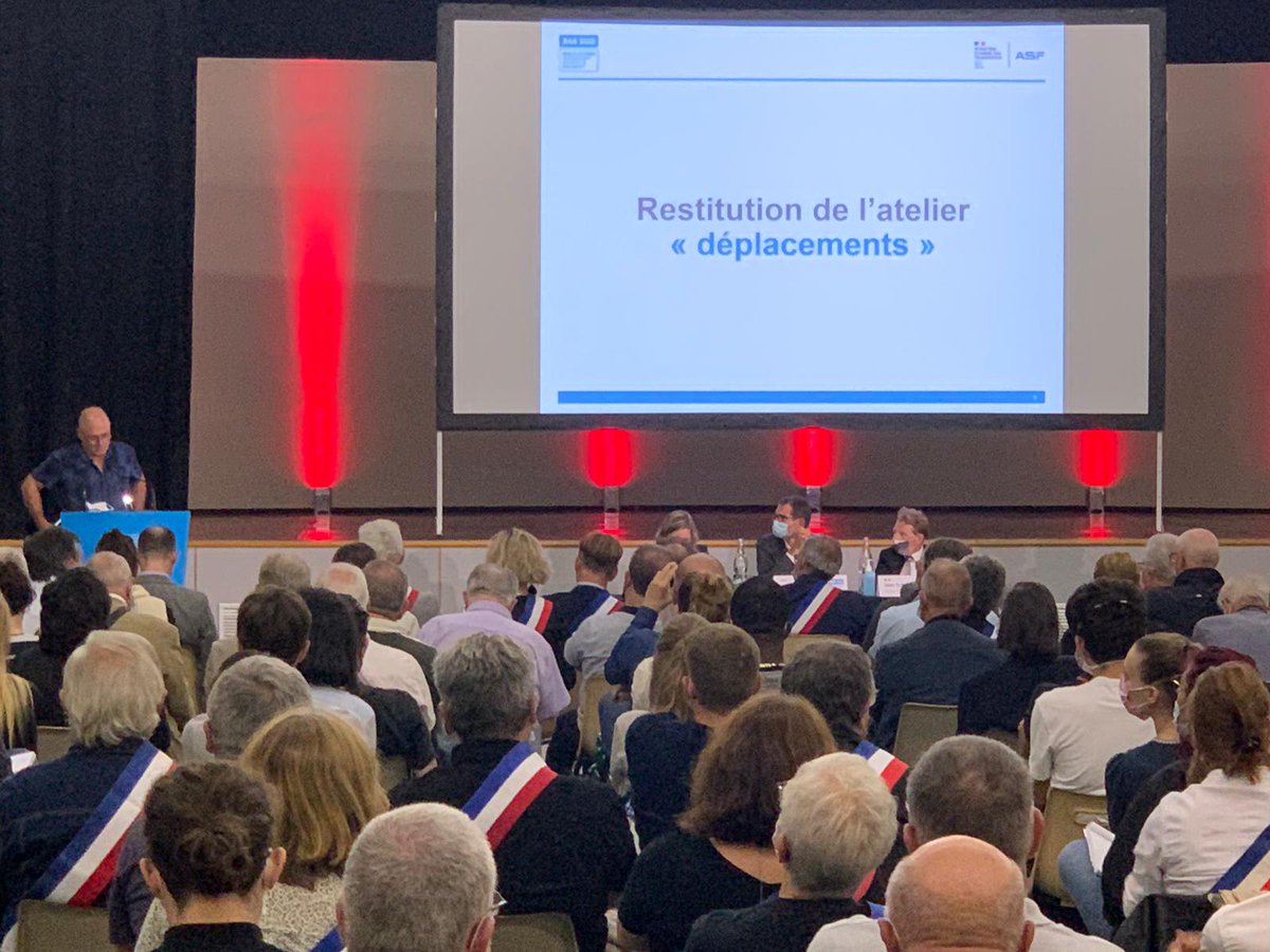 A46Sud's tweet photo. [#A46Inside] Réunion de Clôture #concertation #A46Sud 1er temps de restitution des 4 ateliers thématiques de la concertation. Et pour donner son avis c'est ICI jusqu'au 28 septembre https://t.co/jVFp34pAvf https://t.co/EXRoHxQXwd