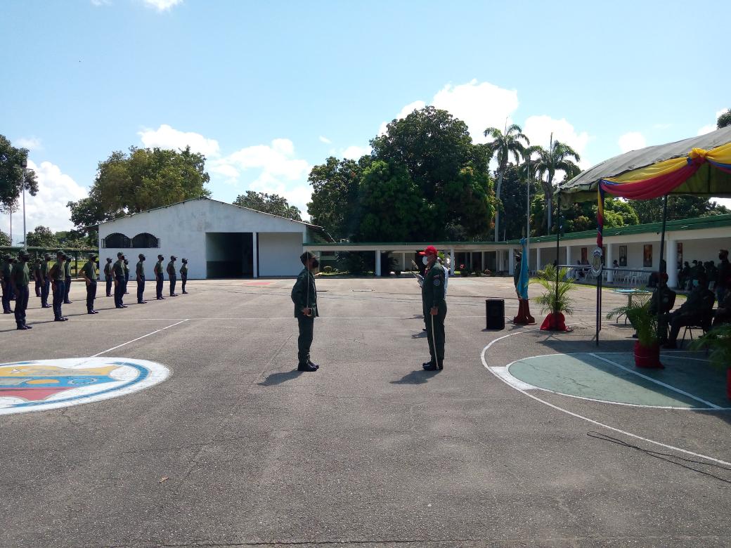 amb_Efotrop's tweet photo. Y en compañía del Alto Mando Militar de la Aviación Militar Bolivariana se efectuó acto con motivo a la Transmisión de Mando de la Dirección de la EFOTROP, GB. Danny de Jesús Ramos Dávila Director e/r del GB. Reinaldo José Quintana Díaz. @AmbFanb @AmbInspectoria @BAEL_AMB https://t.co/biRI7bZrRA