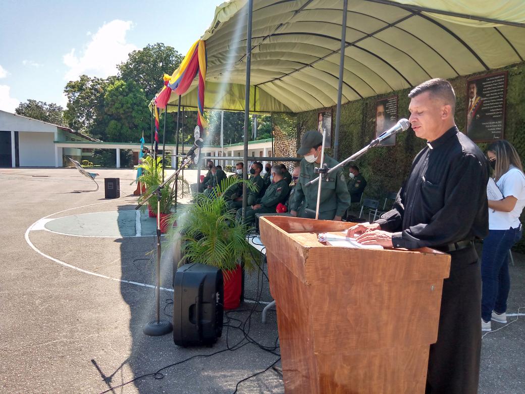 amb_Efotrop's tweet photo. Y en compañía del Alto Mando Militar de la Aviación Militar Bolivariana se efectuó acto con motivo a la Transmisión de Mando de la Dirección de la EFOTROP, GB. Danny de Jesús Ramos Dávila Director e/r del GB. Reinaldo José Quintana Díaz. @AmbFanb @AmbInspectoria @BAEL_AMB https://t.co/biRI7bZrRA