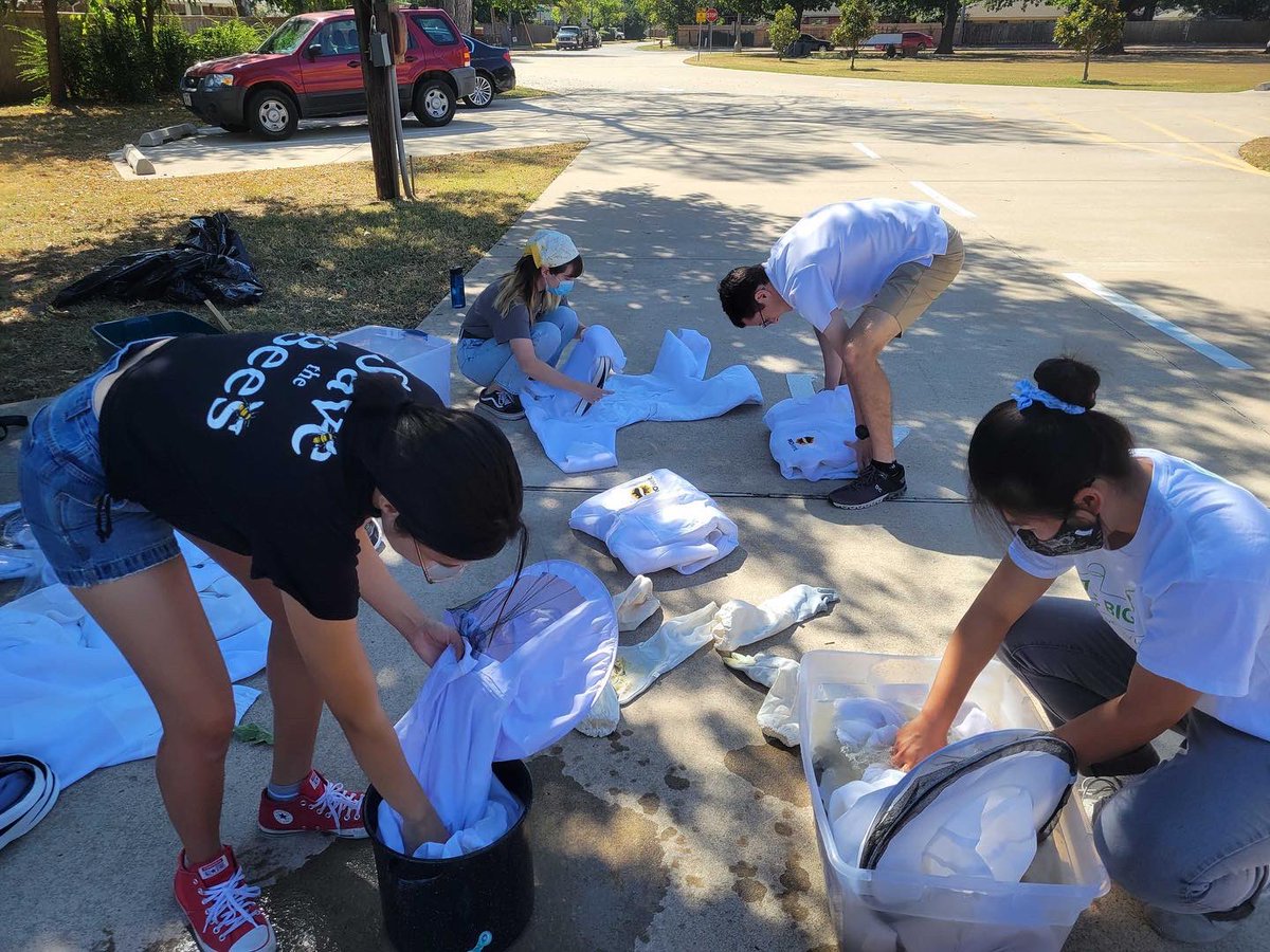 OUBeeClub's tweet image. When you’re busy as a bee, a weekend can fly right by! 🐝