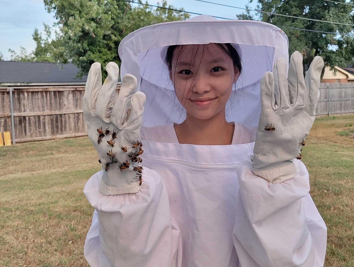 OUBeeClub's tweet image. When you’re busy as a bee, a weekend can fly right by! 🐝