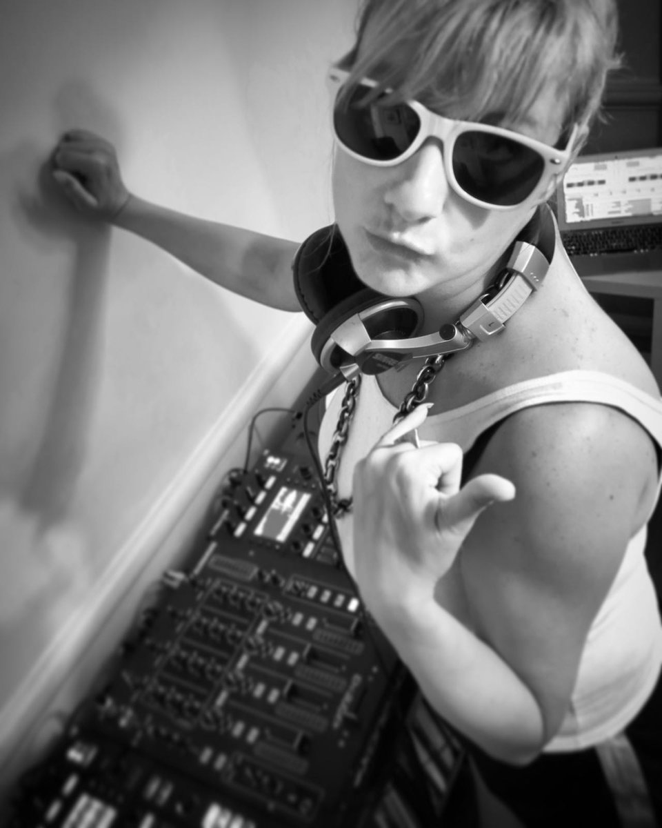 teknocracy's tweet image. Techno Fluffer says big ups to to Techno Wereld for premiering our brand new track Please Go Home - soundcloud.com/tech.../premie…
It's out this Friday along with remixes from @DarkMindProject Dj Scale Ripper and @FOL_FightOrLose