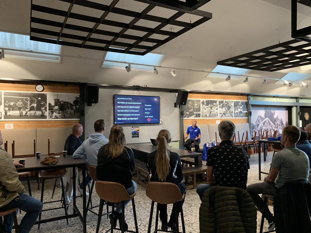 Aftrap trainersacademie <a href="/vvwvf/">WVF</a> onder leiding van Dennis ter Bruggen van <a href="/SportService038/">SportService Zwolle</a>. Dit keer wordt de trainersapplicatie <a href="/VTON_voetbal/">feeton</a> behandeld. #opleiden #voetbalontwikkeling