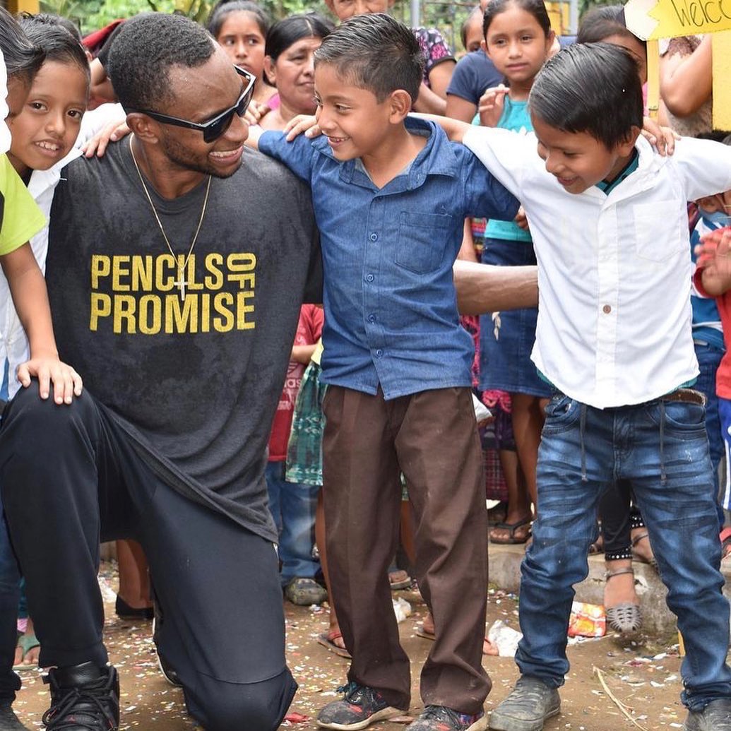 thetournament's tweet photo. Kyle Fogg made over $500k playing with Overseas Elite…and has put a huge portion towards a great cause 🙏

In partnership with Pencils of Promise, @KFogg21 used his winnings to build schools in Guatemala, Ghana &amp; Laos. 

Incredible 🖤 https://t.co/Kd9Bh4thDH