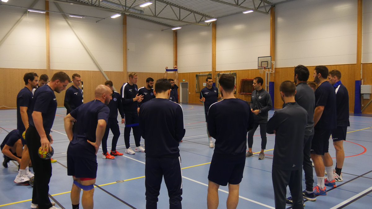 FENIX_HB's tweet photo. #CAPEUROPE
En direct de Malmö en Suède après une journée dans l'avion. On se remet en jambe à j-1 d'une possible qualification pour l'Europe 💪 https://t.co/vjw8ilOiW1