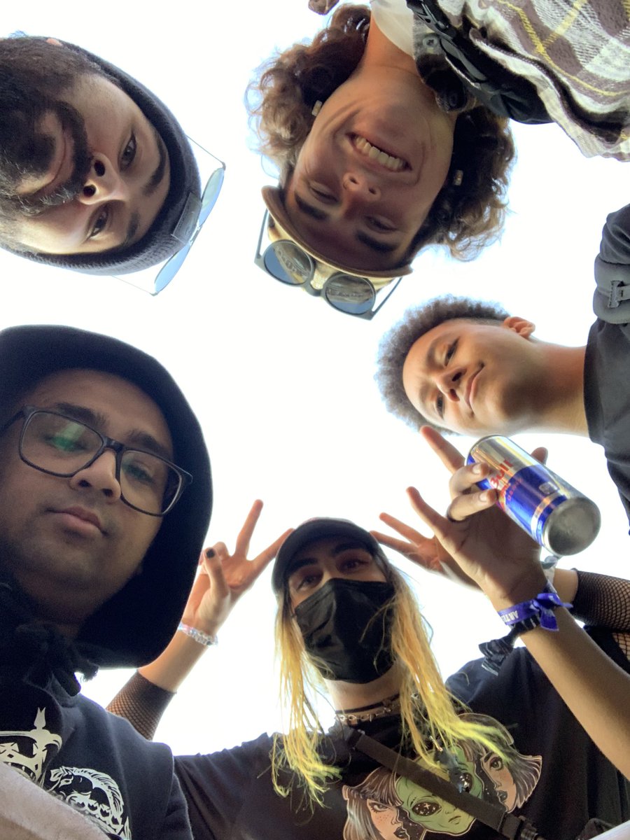 ItsFutureLuna's tweet photo. This photo is called neil couldn’t make it https://t.co/UqqM1nwf4G