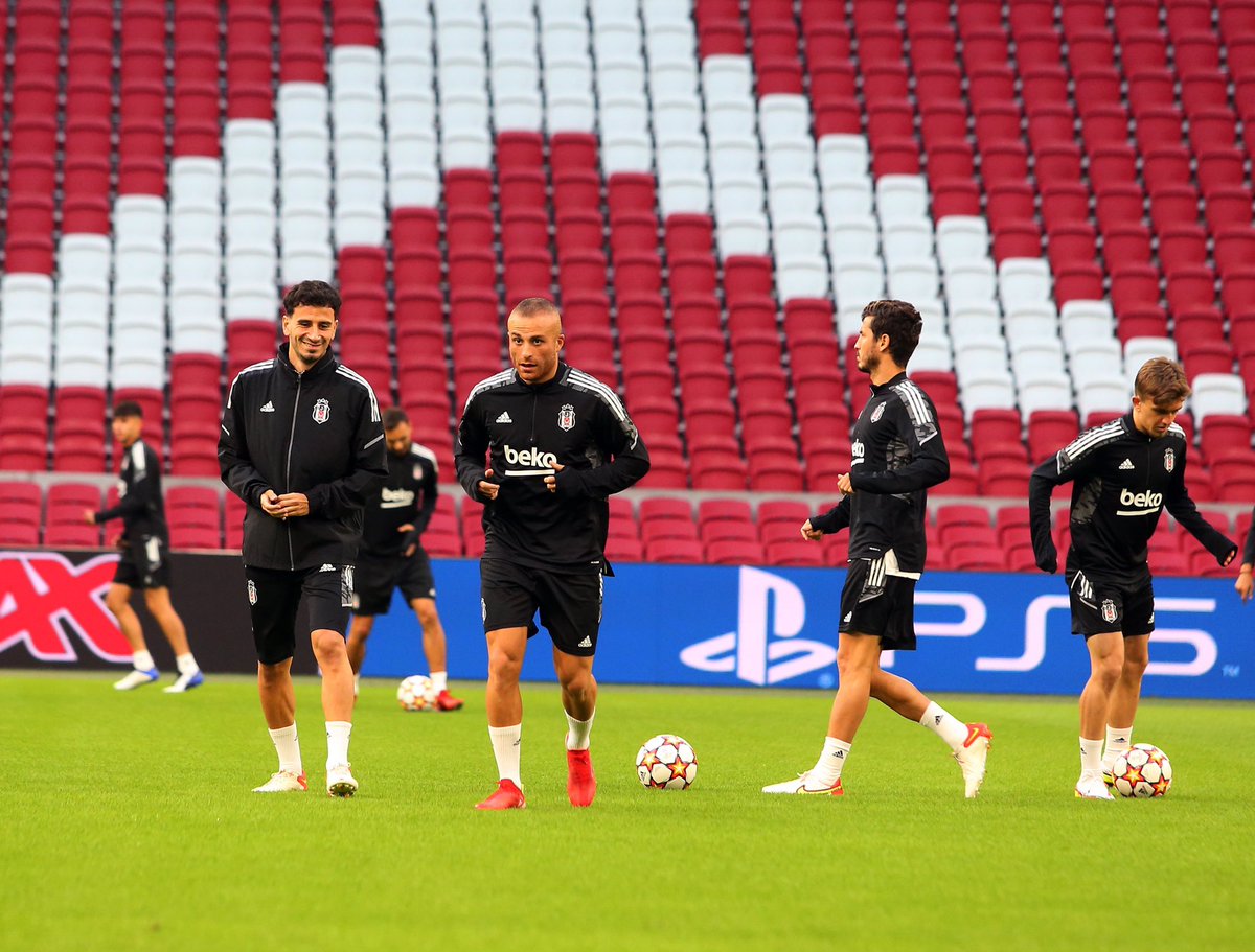 Besiktas's tweet photo. Ajax maçı hazırlıklarını tamamladık. 🦅

#UCL | #AJABJK https://t.co/Y2X5zwrrzy