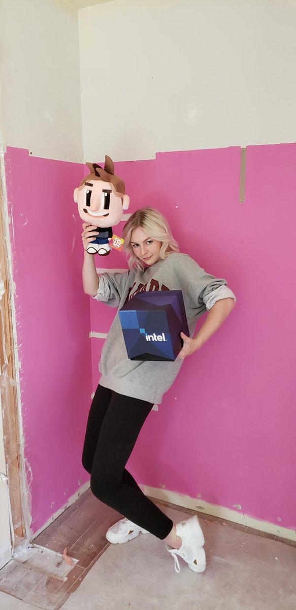 Linus Tech Tips tweet media