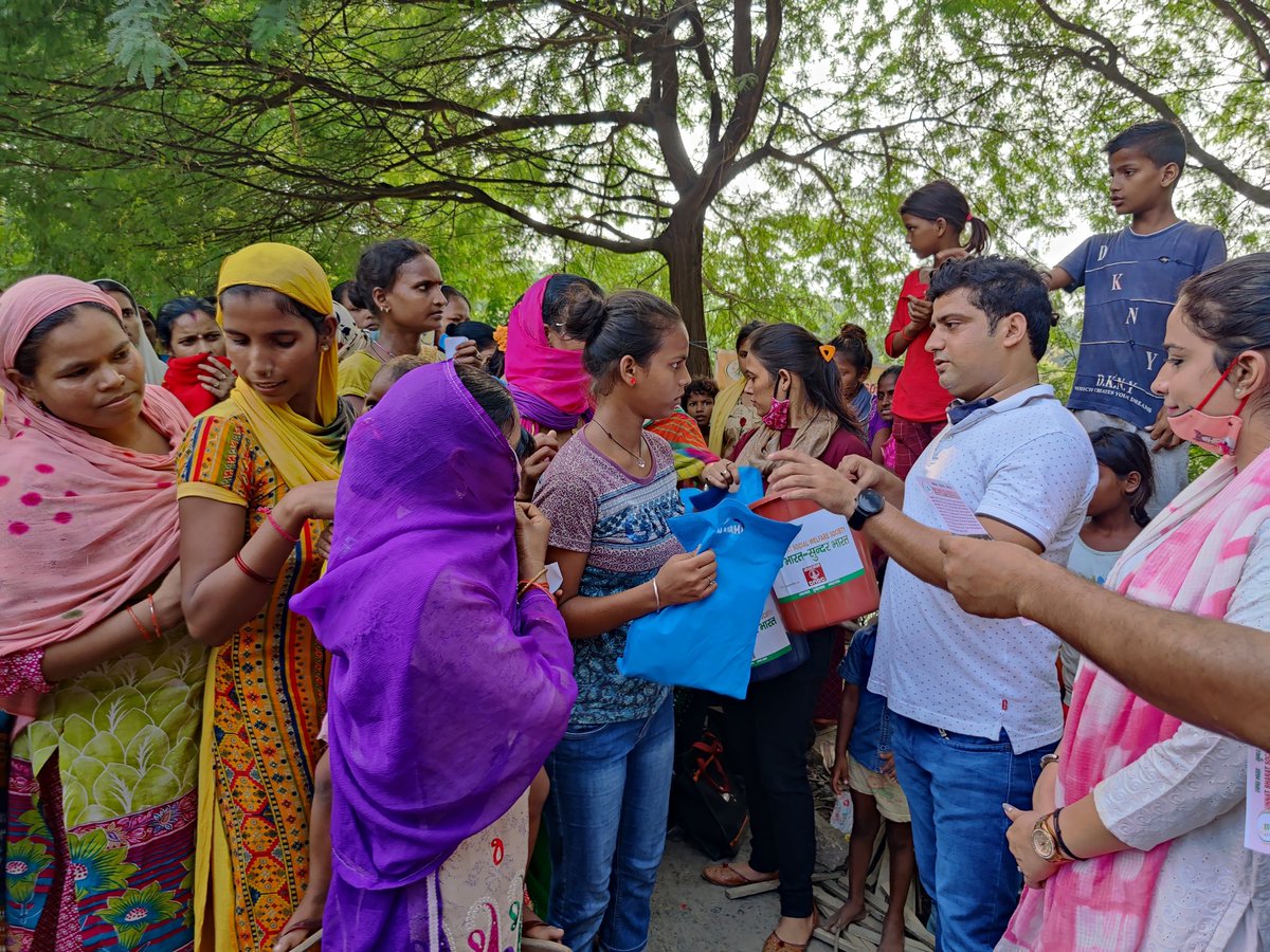 UnnatBharat's tweet photo. 5 days Swachh Bharat - Sundar Bharat. 2nd day Women hygiene awareness program at ITO delhi Slum. Distribution of Dustbin, Sanitary Napkins&amp;other hygiene kits.
@UnnatBharat @narendramodi @PMOIndia @swachhbharat @SwachhBharatGov @UN_Women @smritiirani @Abhishekmisraub
#unnatbharat https://t.co/RejMRf6Od8