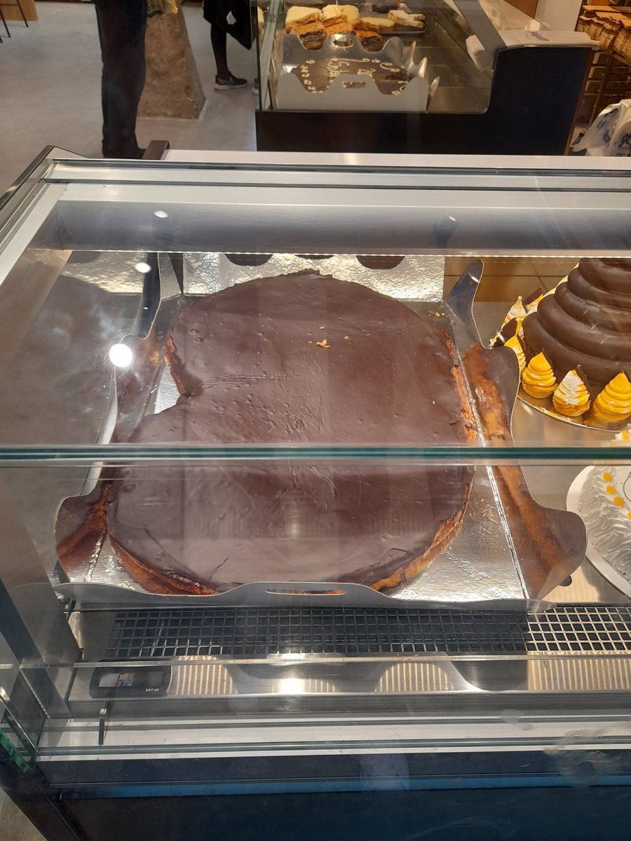 realzagoitia's tweet photo. Los de.#Bilbao dicen que hacen las cosas a lo grande, no lo puedo corroborar, pero lo que si te garantizo, que a lo grande,se hacen los pasteles wn #Santurtzi,sino solo tienes que ver las palmeras y las carolinas de #Goizalde en #GenaroOraa
#LaTxitxarra. https://t.co/JeqDceGFl2