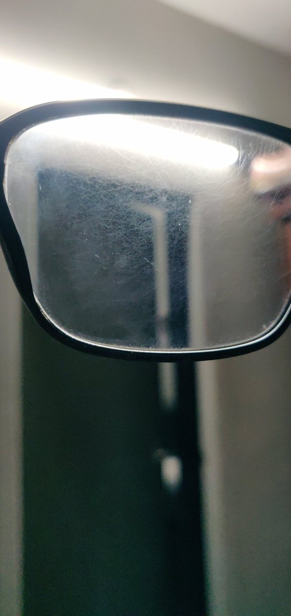 kehetehai's tweet photo. @Lenskart_com @Lenskartusa 
Is this your business strategy to force us buy new lens?
I paid extra money for anti-scratch. https://t.co/KVbbbJVp1f
