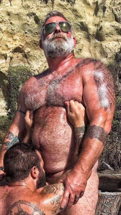 DaddyNerd2's tweet photo. Daddy Seth getting served https://t.co/21QICP9Dl4