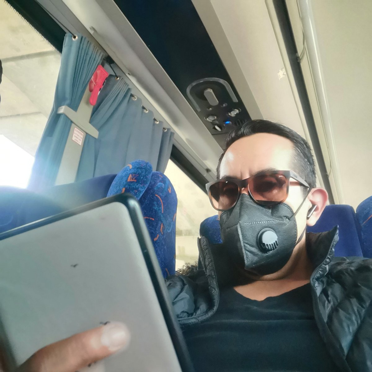 oguh27's tweet photo. Disfrutando el viaje con una excelente novela de @isabelallende
Una interesante novela policíaca que me atrapó desde el comienzo.
#ElJuegoDeRipper https://t.co/2KjyO3yEBt