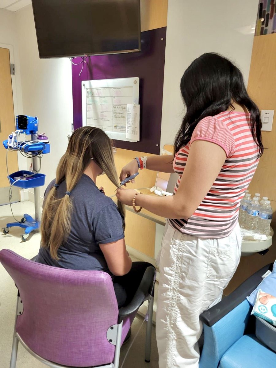 ExpertKidsCare's tweet photo. In honor of #ChildhoodCancerAwarenessMonth, Stephanie Epstein (@Stephanie_MTBC ), a pediatric music therapist at Holtz Children's Hospital, let an oncology patient cut her hair to donate to Children With Hair Loss (@CWHL_org). Thank you for sharing this inspiring moment with us! https://t.co/s7dkpvlyOD