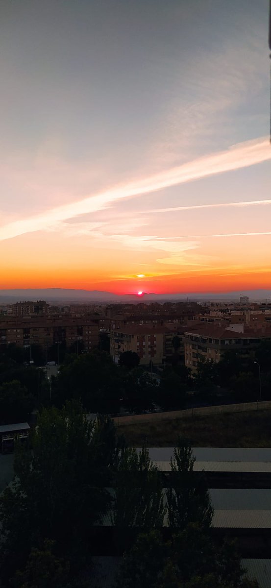 DuendeRojilla's tweet photo. Serena 🌙 noche
#VigilanteDeLasEstrellas
#NoTeApagues
#ComparteTuAtardecer
#Granada https://t.co/i1uPoNnQY0