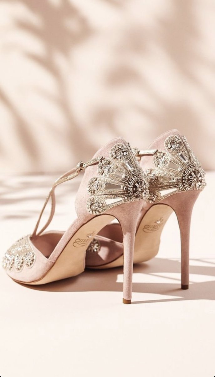 temptempy_'s tweet photo. Simply divine @emmyshoes https://t.co/GsbktP232y