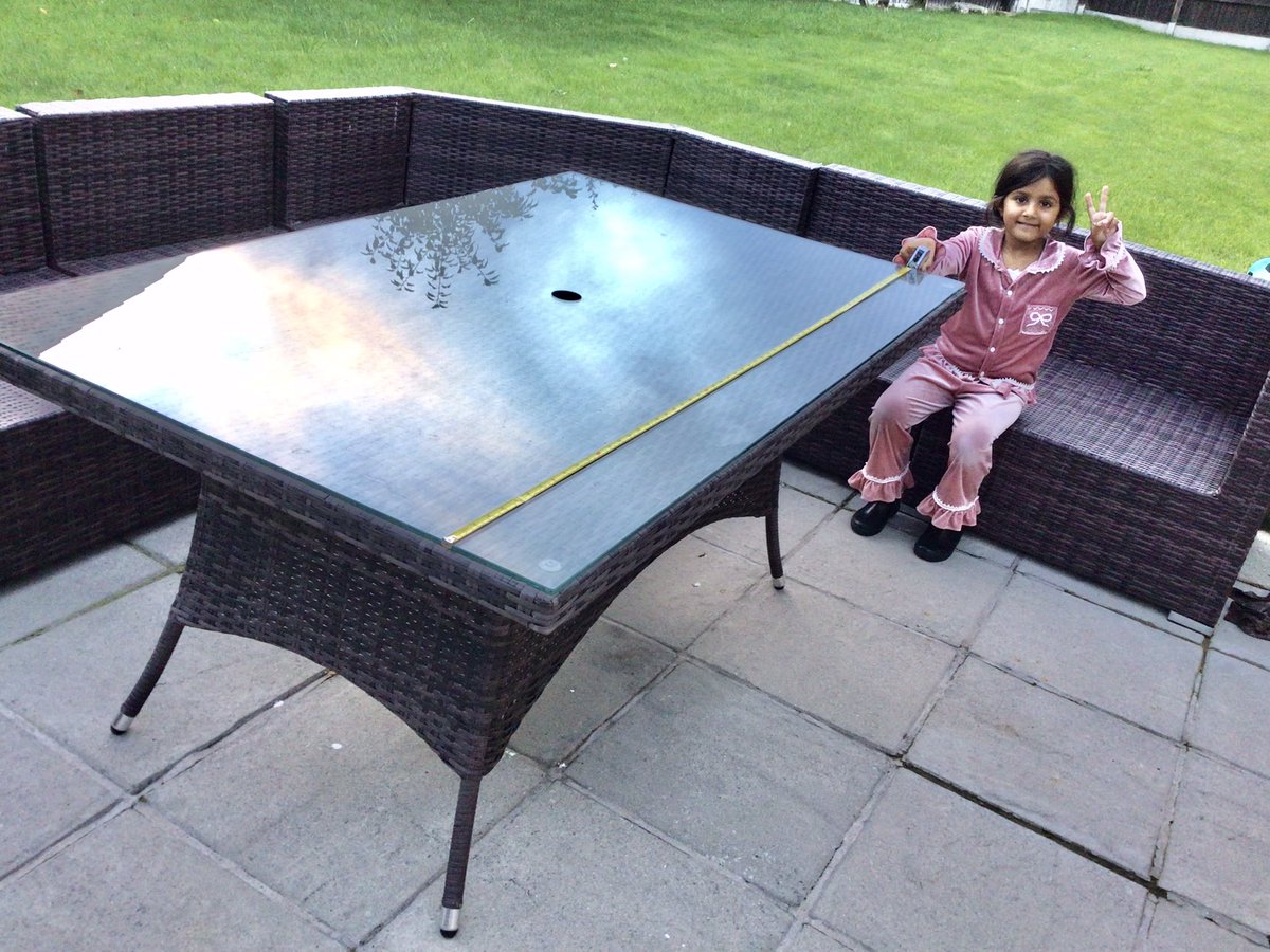 AmayaMehta2's tweet photo. @spstyear1 Amaya does the measuring📏👌😃✨📏 Y1 Maths party challenge! https://t.co/2YofIRQ5Bs