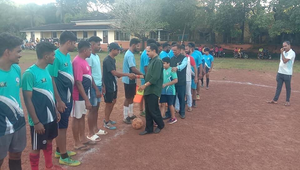sawantksantosh's tweet photo. Honoured to be the chief guest for prize distribution at chorao football league season 4 organised by Om Sai Sports &amp; Cultural Club in collaboration with young boys of chorao along with Mr. Kartik Kudnekar, Shankar Chodankar, Mr. Kamlakant, krishna Haldankar &amp; Pandurang Gaonkar. https://t.co/fuBhC5kwEF