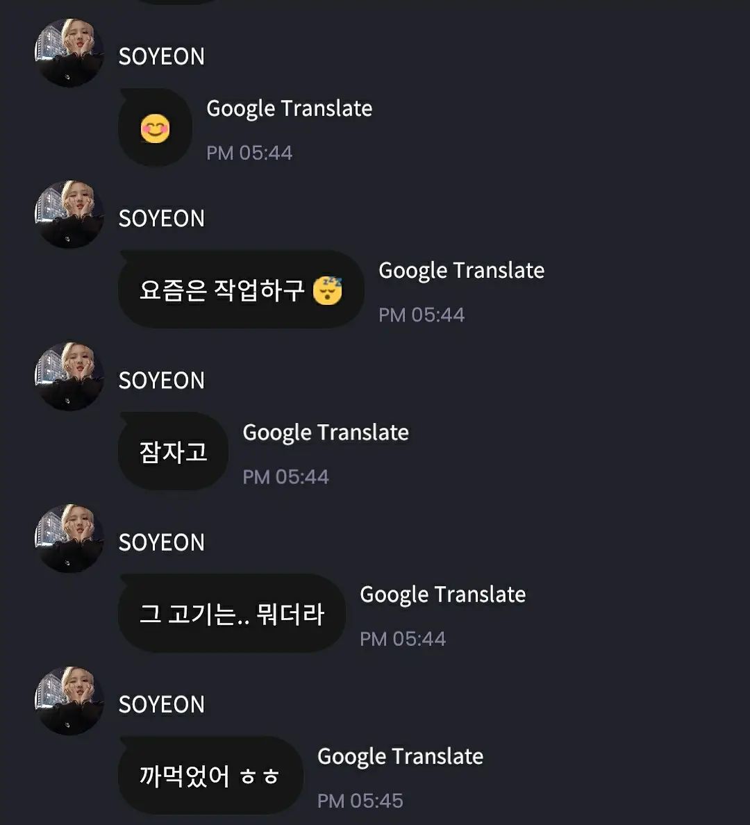 SoyeonBrasil's tweet photo. [INFO] Soyeon disse no chat do UNIVERSE que tem apenas trabalhado e dormido nesses dias e que está indo bem. Ela também contou que vai à Cube com pouca frequência ultimamente, mas que havia acabado de voltar de lá.

#SOYEON #소연 #GIDLE #여자아이들 @G_I_DLE https://t.co/dhEoSWEIac