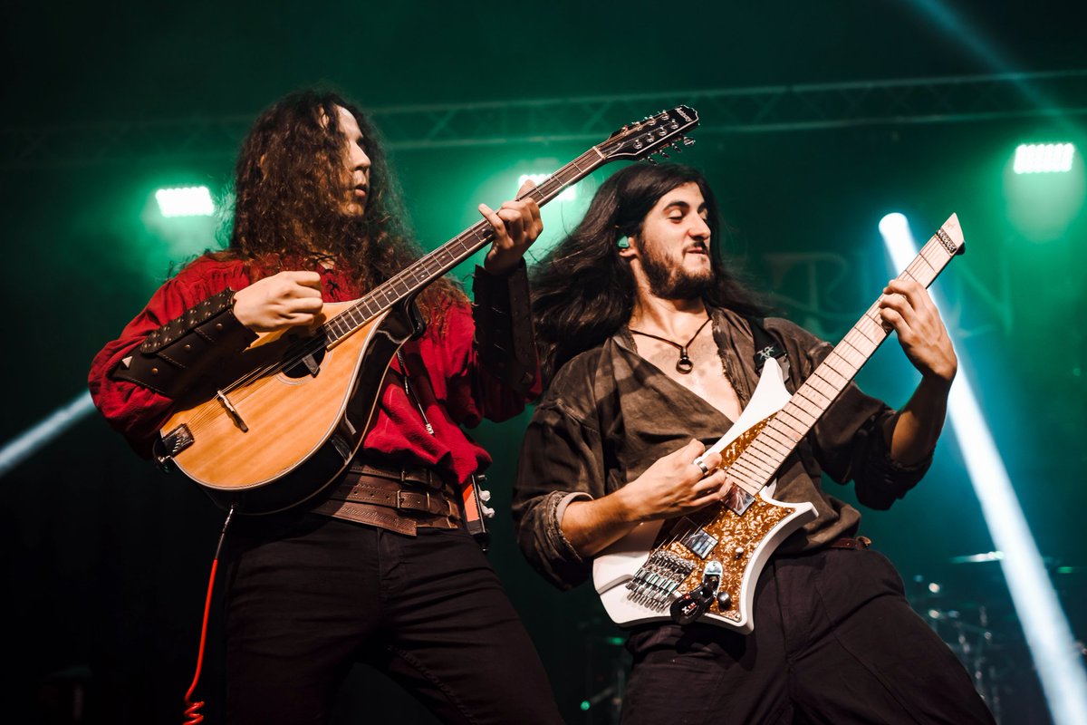 "Y antes de despertar, entre sueños yo pedí no volver a abrir los ojos si no estás junto a mi"

Fotografía de <a href="/ElaineVisuals/">Élaine Visuals</a> de nuestro paso por Alicante