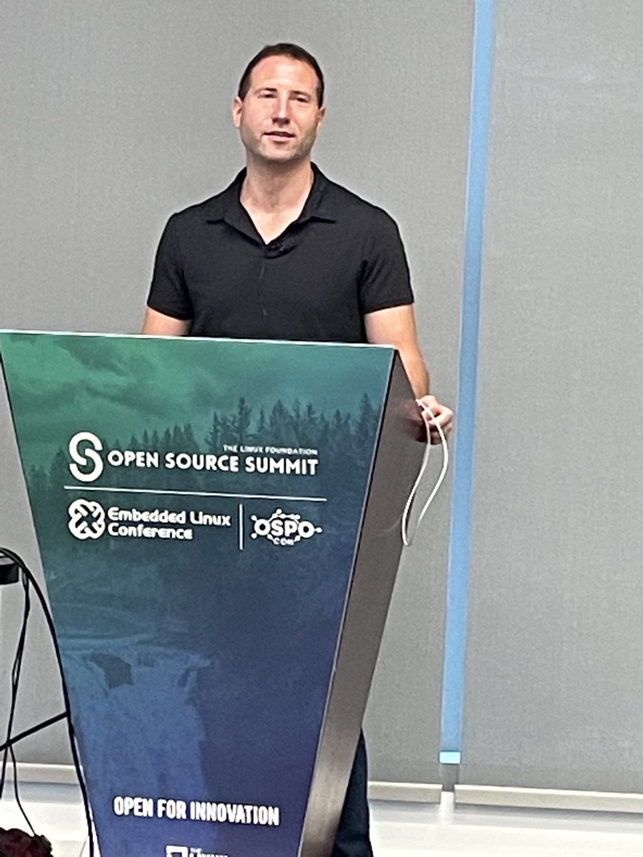 ATechGirl's tweet image. . @cra CTO ⁦@CloudNativeFdn⁩ kicks off #OSPOCon at #ossummit