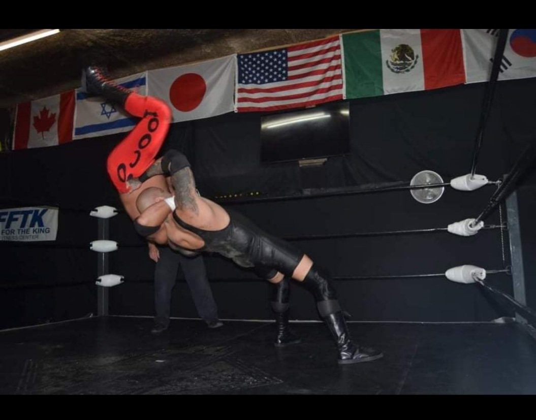 DNAProwrestler's tweet photo. @we_are_supreme vs TJ Kemp 9/25/21 #professionalwrestling #independentprowrestling #hardwork #DNA #prowrestling https://t.co/G9FUVOiZM4