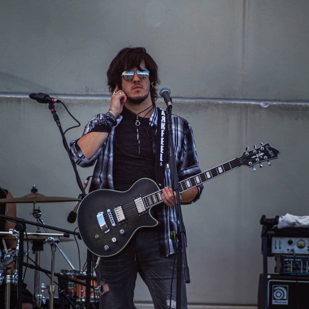 torredemarkfeel's tweet photo. 💥 "No se oye! No se oye!!" (A. Simpson) Ya hemos oído las nuevas canciones en una preescucha privada, una grata experiencia y las primeras impresiones nos han dado aún más ganas de estrenar 'Monstruos'! ☠️ Ya queda muy poco... #preescucha #reserva #nuevodisco #rock #alternativo https://t.co/GBYNT4YzmN