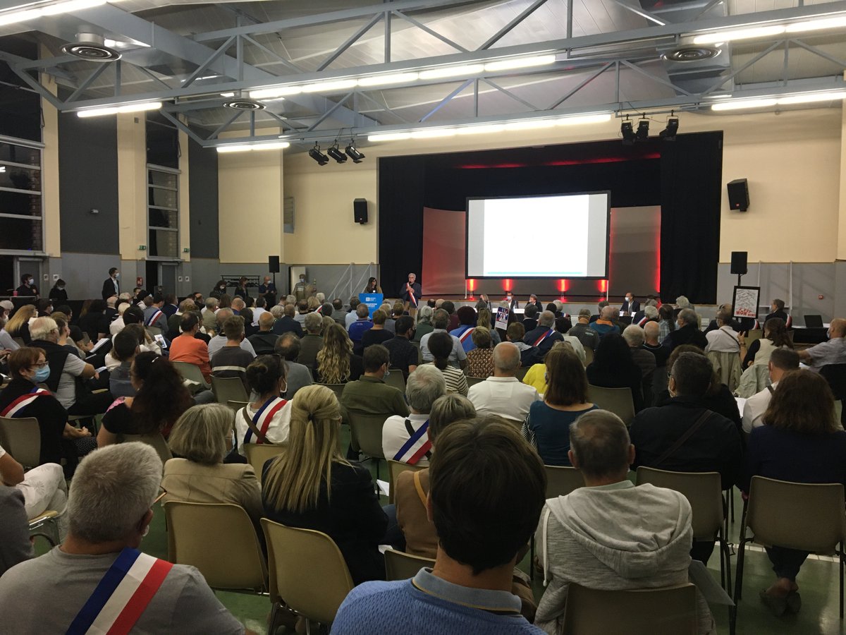 A46Sud's tweet photo. [#a46Inside]  250 participants à la Réunion de Clôture de la #concertation #A46SUD aujourd'hui #StSymphorienDozon à l'Espace Louise Labé. Et pour donner son avis c'est ICI jusqu'à https://t.co/tDCb2Bidgx https://t.co/pzyILcySBw