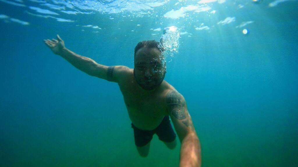 KayneSimons's tweet photo. How was your Monday?
.
.
.
.
.
#monday #spain #barcelona #swim #sea #summer #mondayblues https://t.co/CLVGl0rvM7 https://t.co/7mmJwY9M8Z