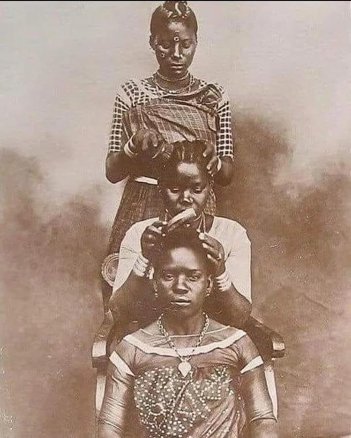animolenikun's tweet photo. The three woman that helped Orunmila during the hard time at olofin house.

Iboru 
Iboye 
Ibosise 

So Orunmila said before you great him or his disciple you must first greet those three women. https://t.co/ZkjMQaq9Up
