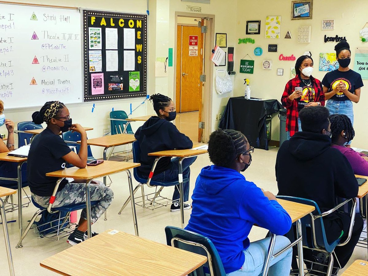 MTLBCPS1's tweet photo. MTL President Jaleyna engaging the prospective members during one of their interest meetings. Kudos to MTL Coordinator Oneal for inviting Mr. Burgess @ABurgessEdu to speak to the Impact of MTL Programming. @drosgood @FlanaganHS https://t.co/r5zFmxoj3T