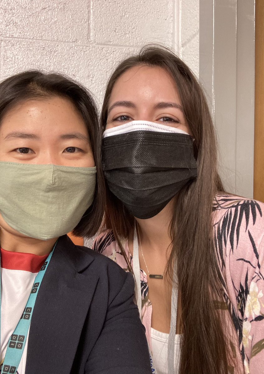jackietalkthai's tweet photo. @ms_arencibia is doing it all for her Ss @TAPPSchool. She teaches math, helps manage the school social media, helps seniors with recommendation letters, financial planning, and lots more. Luckily, she has the energy, wit, and sass to DO IT! 💃🏻 #JCPSDigIn #HeroesOfHS #MsADontPlay https://t.co/6IpCASMFc1